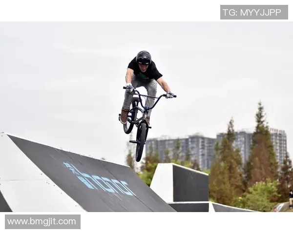 杨磊独家分享滑板技巧与心得体会助你快速提升滑板水平